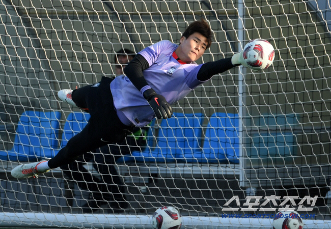 Is Cho Hyunwoo and Kim Seung Kyu the only ones? Appearance of K League 1 winning team's gatekeeper Song Bum-keun → Hong Myung-bo's first appearance in 3 years and 4 months (on-site issue)
