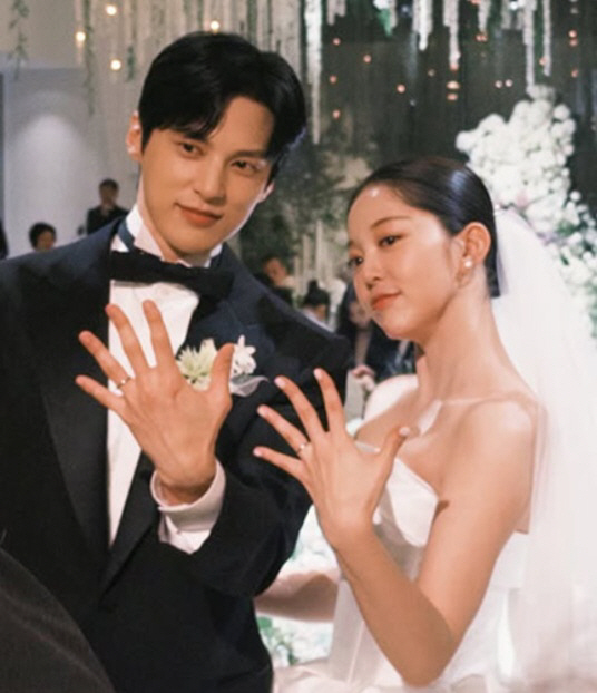 Kim Ga-eun ♥ Yoon Sun-woo, who has been dating for 10 years, thank you for a month of marriage