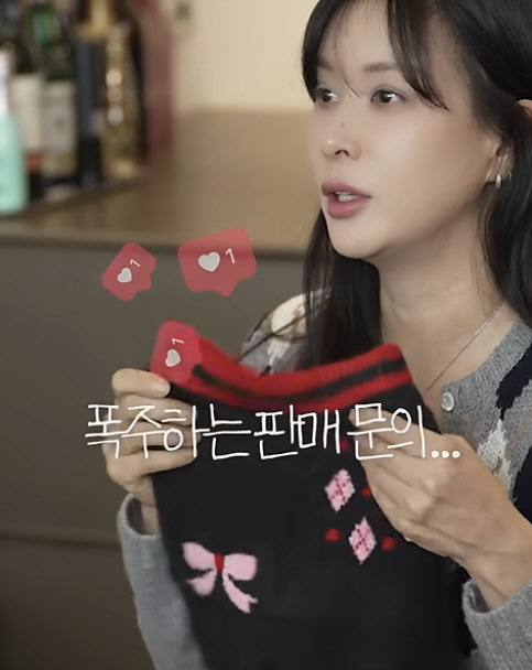 Ko So-young, a 53-year-old actress who wears tight underwear, needs to warm up her stomach