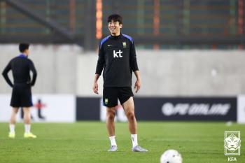 Kwon Hyuk-kyu, who debuted in the A-match, will it be solved by the frustrating midfield?Let's try catching the red heart! 