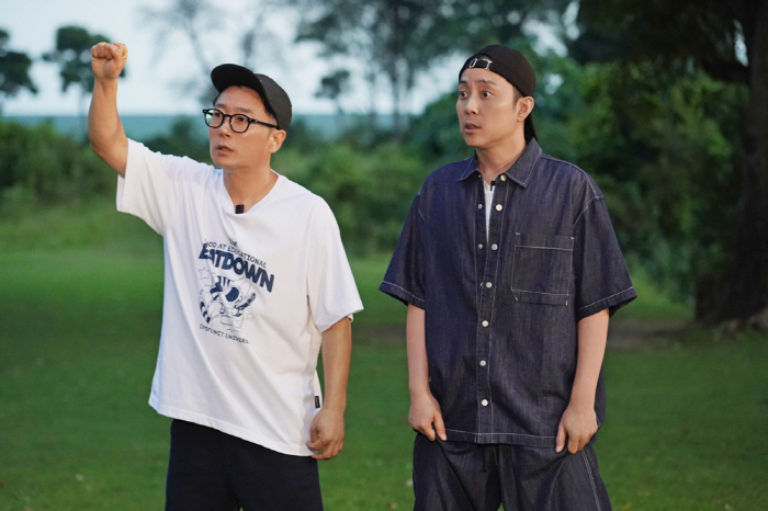 KYUHYUN's kiss with giraffe shock proof shot Lee Soogeun X Eun Jiwon and Kenyan Holic (Kenya Gan 3 Meals a Day)