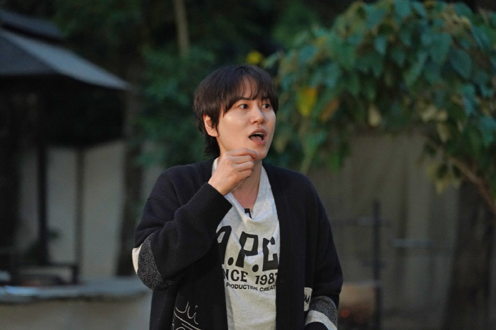 KYUHYUN's kiss with giraffe shock proof shot Lee Soogeun X Eun Jiwon and Kenyan Holic (Kenya Gan 3 Meals a Day)