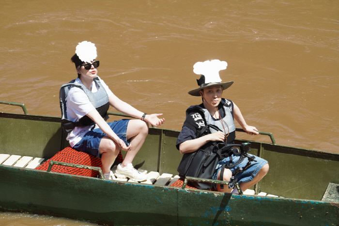 KYUHYUN's kiss with giraffe shock proof shot Lee Soogeun X Eun Jiwon and Kenyan Holic (Kenya Gan 3 Meals a Day)