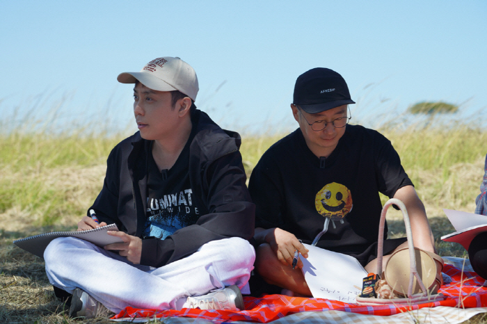 KYUHYUN's kiss with giraffe shock proof shot Lee Soogeun X Eun Jiwon and Kenyan Holic (Kenya Gan 3 Meals a Day)