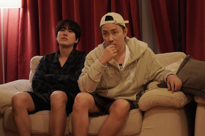 KYUHYUN's kiss with giraffe shock proof shot Lee Soogeun X Eun Jiwon and Kenyan Holic (Kenya Gan 3 Meals a Day)