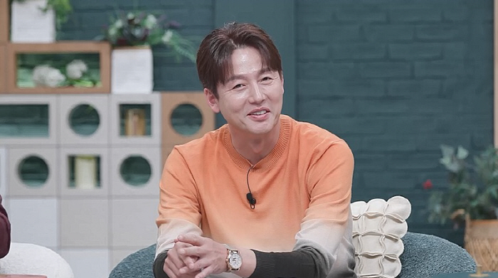 Lee Jung-jin confesses to dating Park Hae-ri on a blind date...I can be stressed out by my job. I'm worried