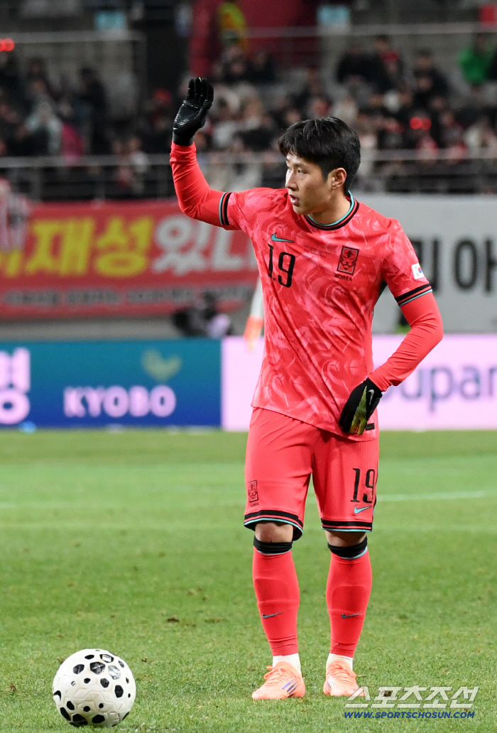 Lee Kang-in's golden left foot shone again! Fantastic Cross → Lee Tae-seok's A-match debut goal Korea leads 10th in the second half against Ghana 