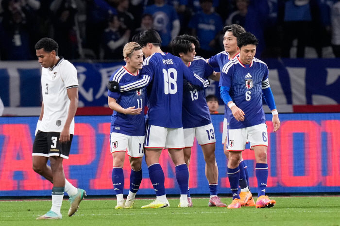  Japan was strong, celebrating Bolivia's 30th green onion in Moriyasu's 100th match...A Match 3 in a row