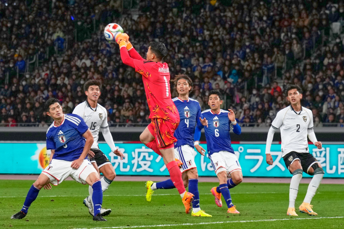  Japan was strong, celebrating Bolivia's 30th green onion in Moriyasu's 100th match...A Match 3 in a row