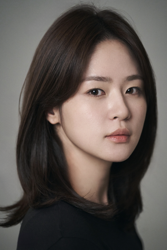 Shim Eun-woo signed an exclusive contract with Romantic Management, a happy news after four years of controversy over school violence