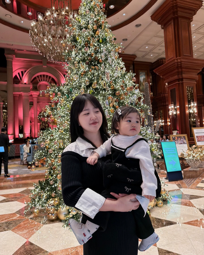 Park Soo-hong ♥ Kim Daye, daughter looks like mom and dad...Even the clothes are similar. 