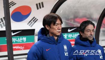  Director Hong Myung-bo in thought