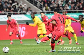  Hwang Heechan failed to get a penalty