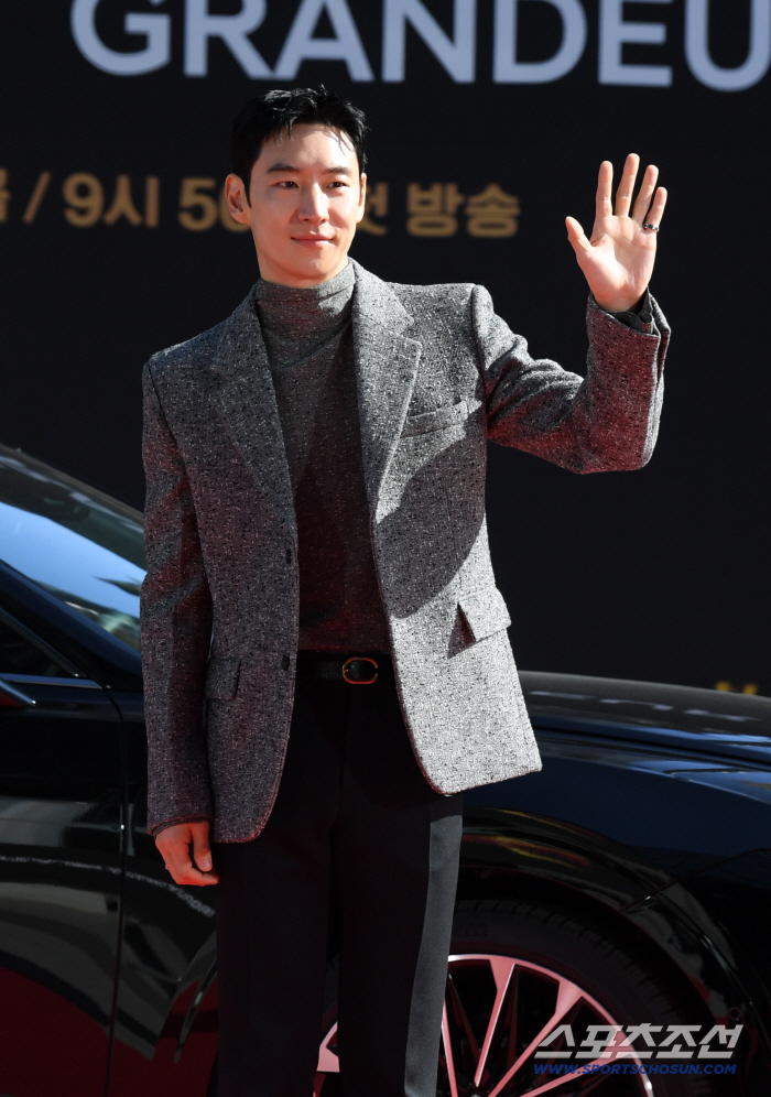  Lee Jehoon is so warm