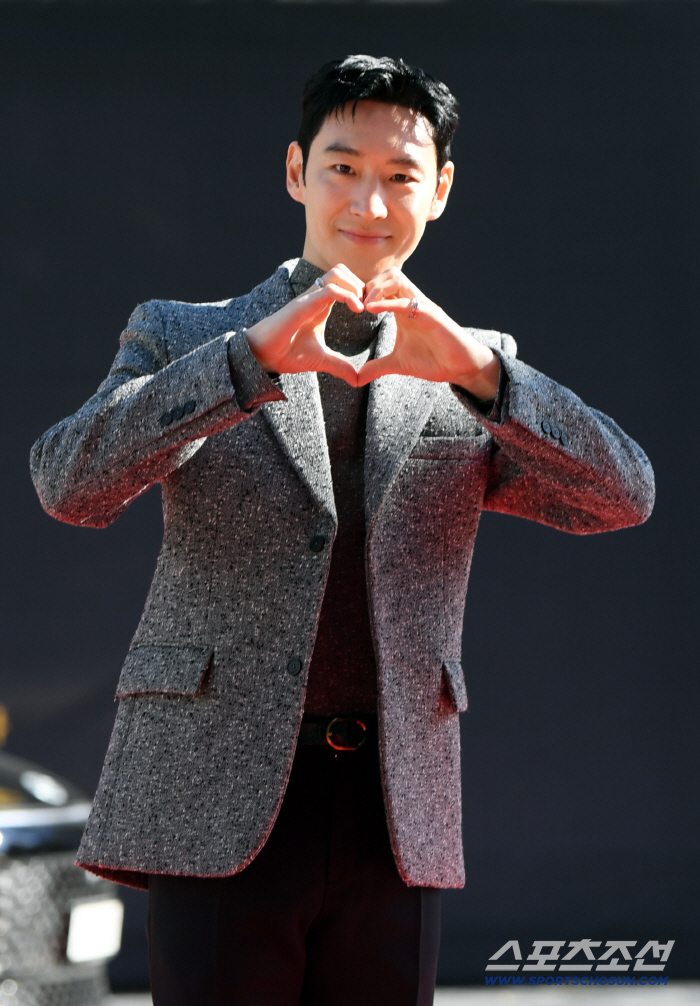  Lee Jehoon's heart is melting