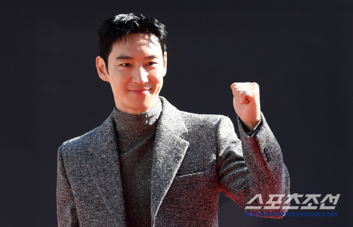  Lee Jehoon's model taxi is here