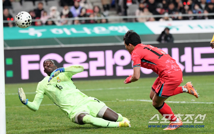  Lee Tae Seok made a header goal