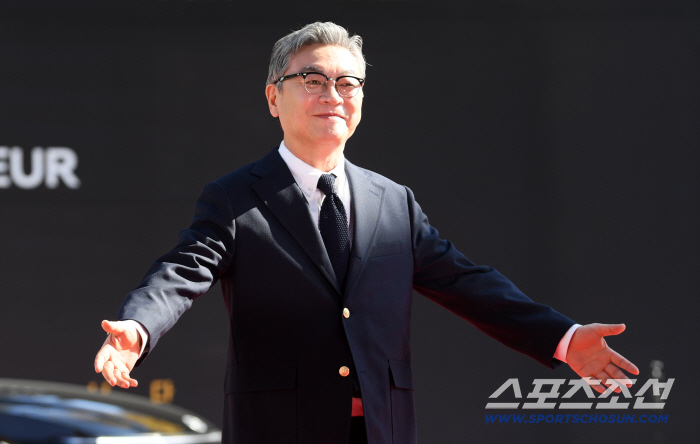  Look forward to Kim Eui Sung