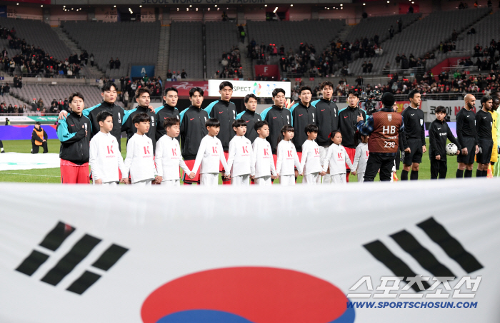  South Korea's national soccer team failed to attract 10,000 spectators