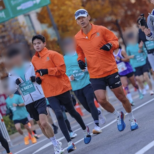 Sean ♥ Jeong Hye-young, third, please join me in the marathon with my 16-year-old dad who caught up with me. Thank you