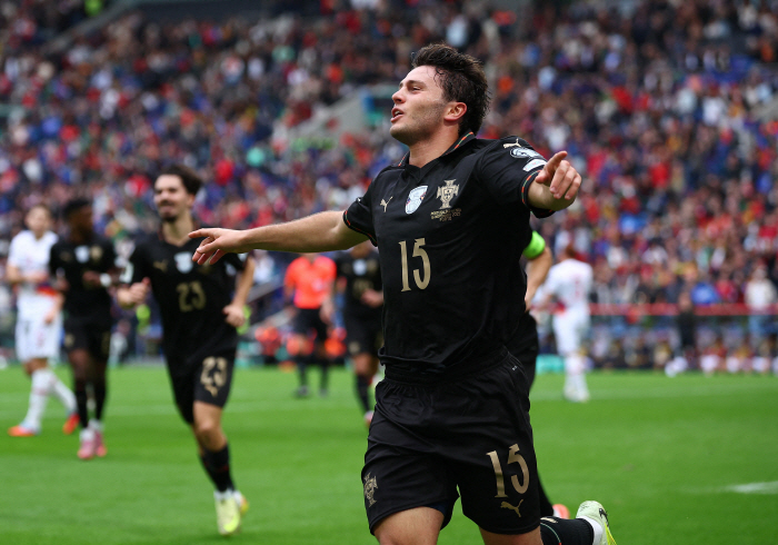 Shocking announcement! Successful awakening! Taking away Lee Kang-in's role? It was a fantastic kick There's a possibility that he's a dedicated kicker for his 2004 rival