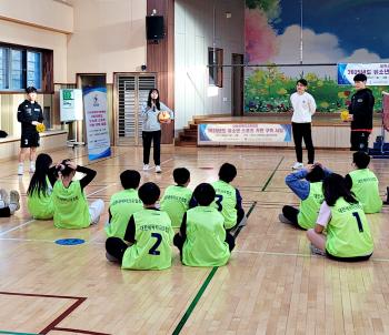 Shouldn't there be fancy footwork? Customized presentation! Sepak Takraw is going to elementary school