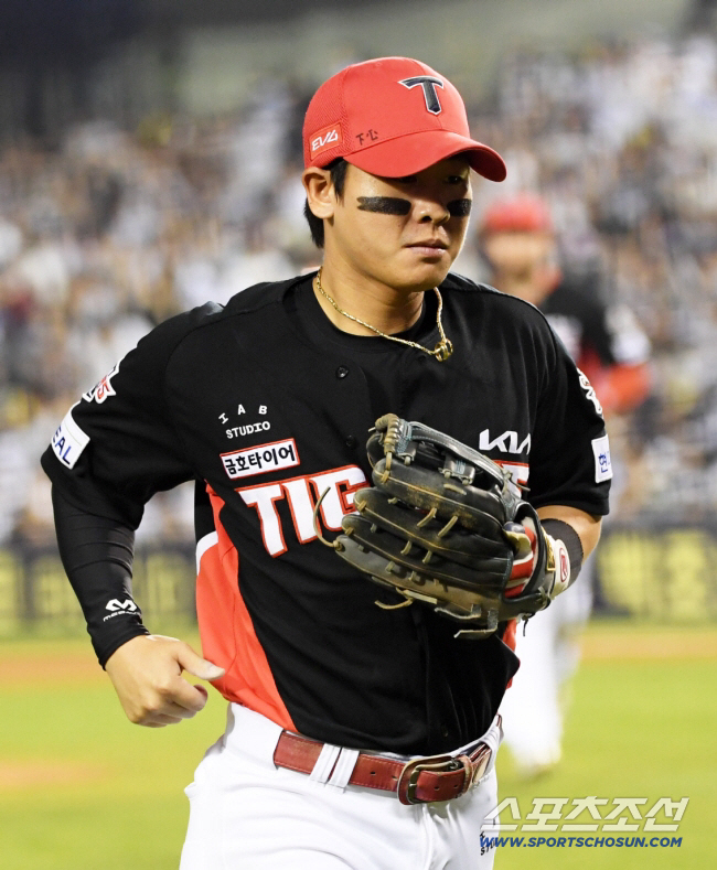 An unparalleled amount of KIA why Park Chan-ho is staying in the white flag, and in fact, a full 8 billion won guarantee