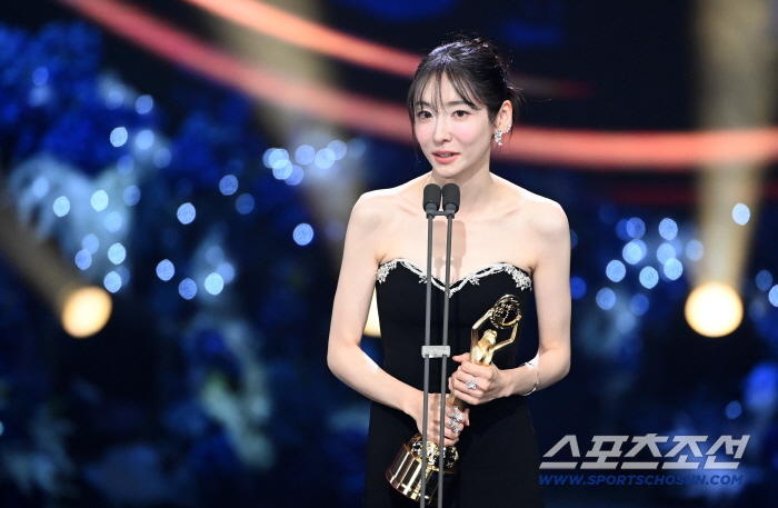  Best Supporting Actress Award, Hidden Face, Park Ji-hyun, 'I want to win more.'