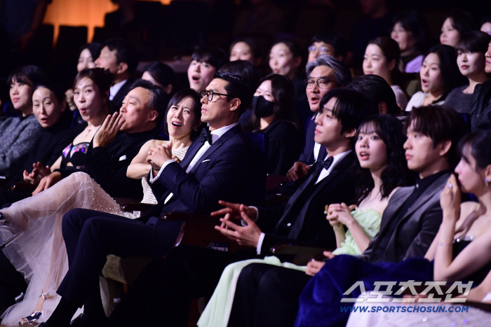 Blue Dragon Film Awards  Park Chan-wook’s 'No Other Choice' Wins Best Picture and Director