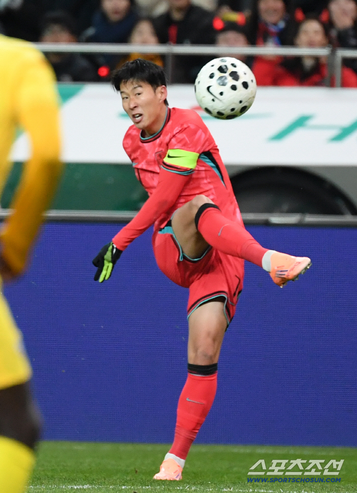 Captain Son Heung-min's national team, who didn't stop despite his team's request for early return, is always No. 1 for me, Merry Christmas in advance!
