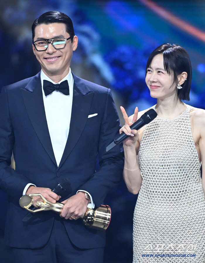 Hyun Bin ♥ Son Ye-jin, Blue Dragon ripped..First Marriage Award for Best Male and Female Actor