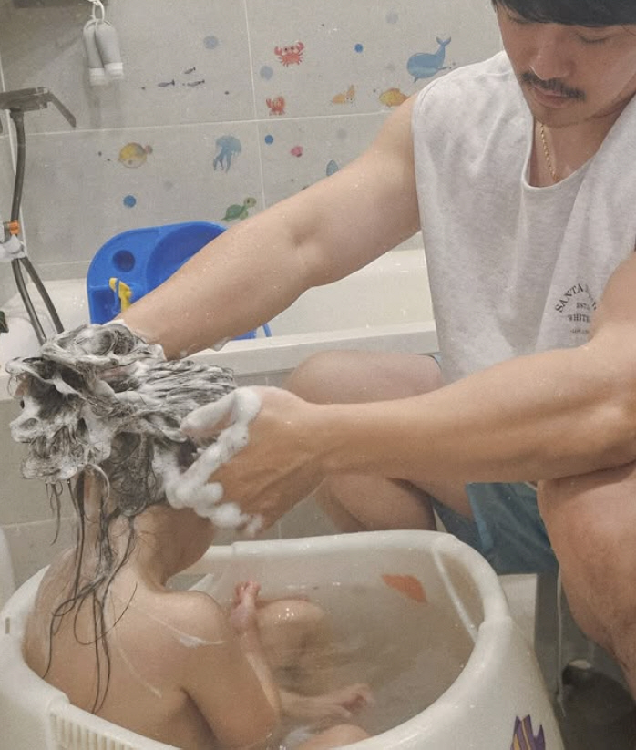 KCM, who hid his family for 13 years, has unsealed his 3-year-old daughter's daily life, and he's looking for me, not his wife