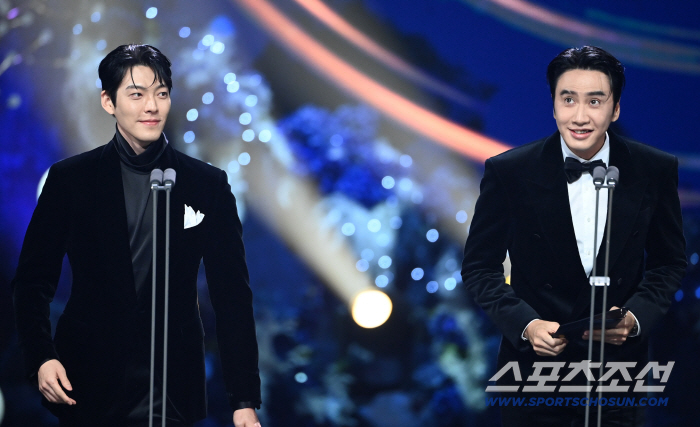 Lee Sun-bin, ♥ Lee Kwang-soo's public expression of affection..It's been sweet for eight years.