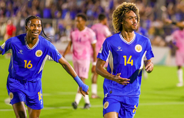 Myung-bo, let's meet at the World Cup. Advocaat's Curaçao, the first ever World Cup finals...Miracles that China couldn't achieve even 1.4 billion