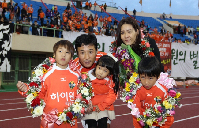  Shooter Lee Kang-in, Bob San, Lee Tae-seok, Junior, A match debut goal → Hot aftermath...I couldn't check my father's text. I burst into laughter