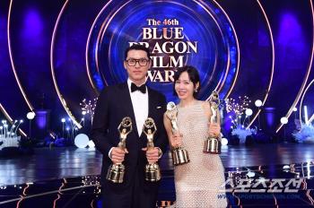  Blue Dragon Film Award, Best Lead Actor Hyun Bin Son Yejin Happy Moment