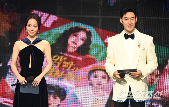  Blue Dragon Film Award MC Han Ji Min and Lee Jehoon, let's go together this year, too