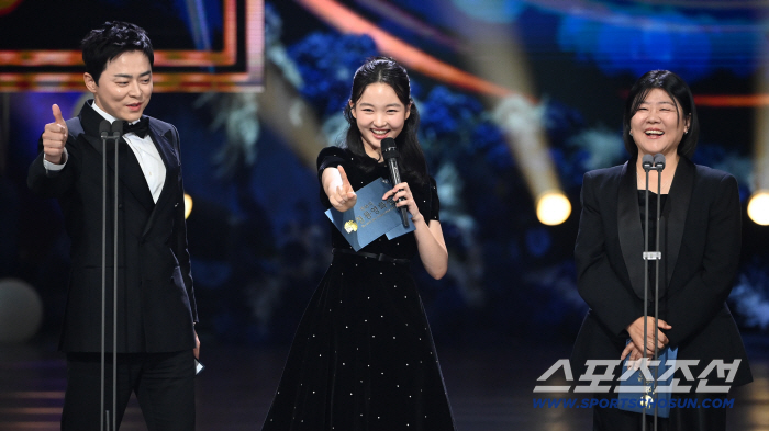  Cho Jung-seok, Choi Yuri, Lee Jung-eun, won the most audience award for zombie daughters