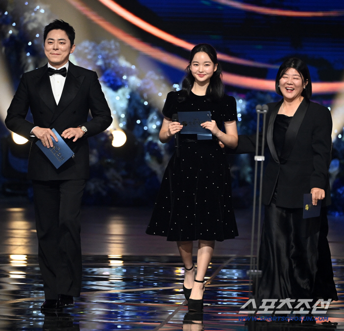  Cho Jung-seok, Choi Yuri, Lee Jung-eun, zombie daughter's family appears