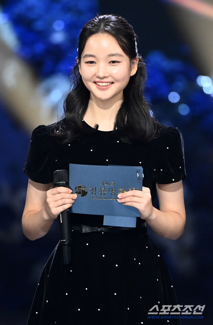  Choi Yuri's excited smile