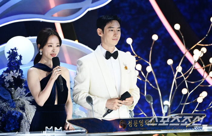  Han Ji-min Lee Je-hoon Blue Dragon Film Awards