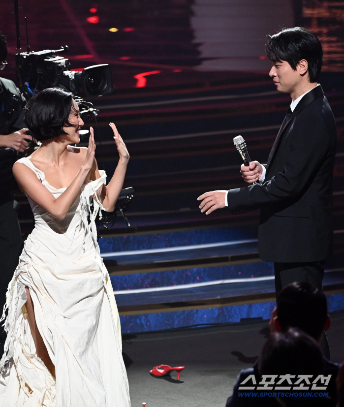  Hwasa, Park Jungmin, a brilliant performance