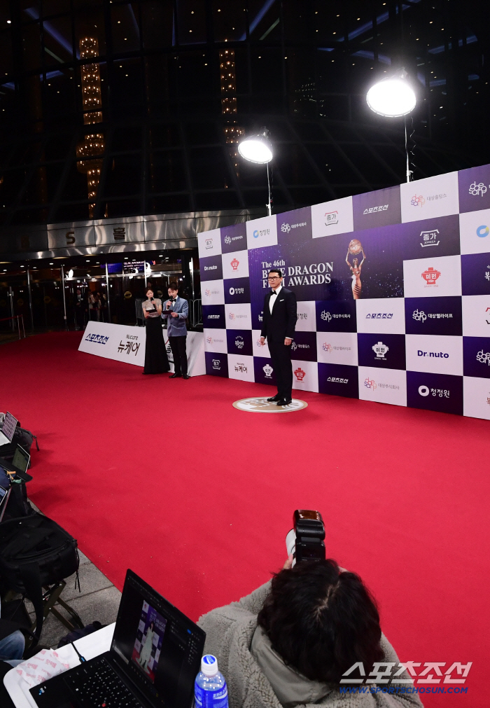  Hyun Bin, the moment you shine at the Blue Dragon Film Awards