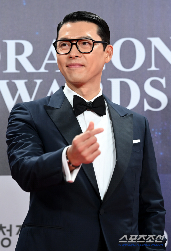  Hyun Bin, you look good in a tuxedo