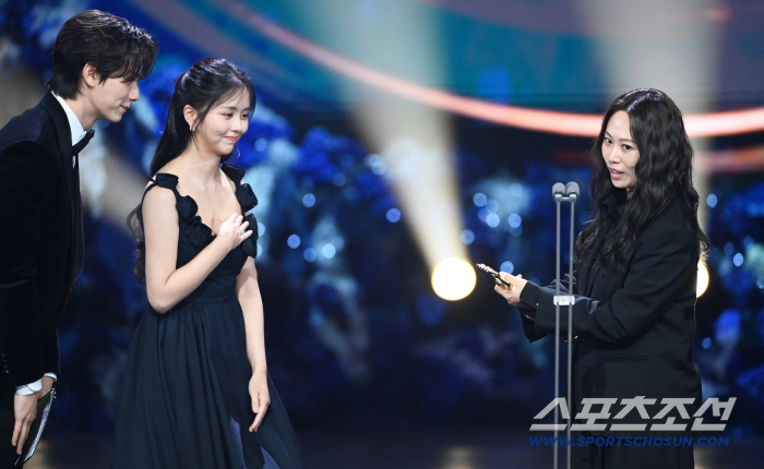  It's okay. It's okay! Director Kim Hye-young Wins New Director's Award