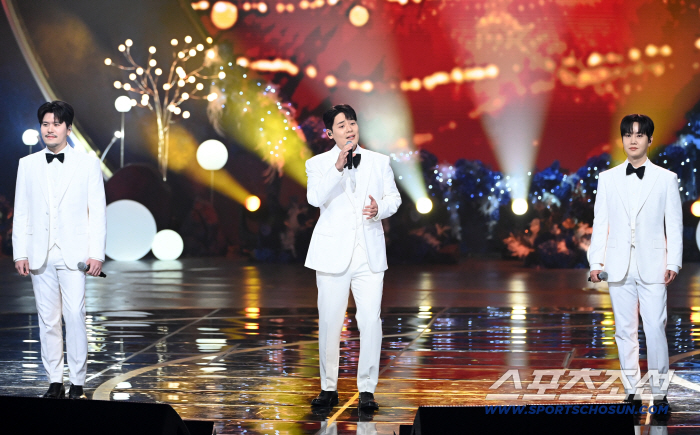  LAPOM Blue Dragon Film Awards. Great performance