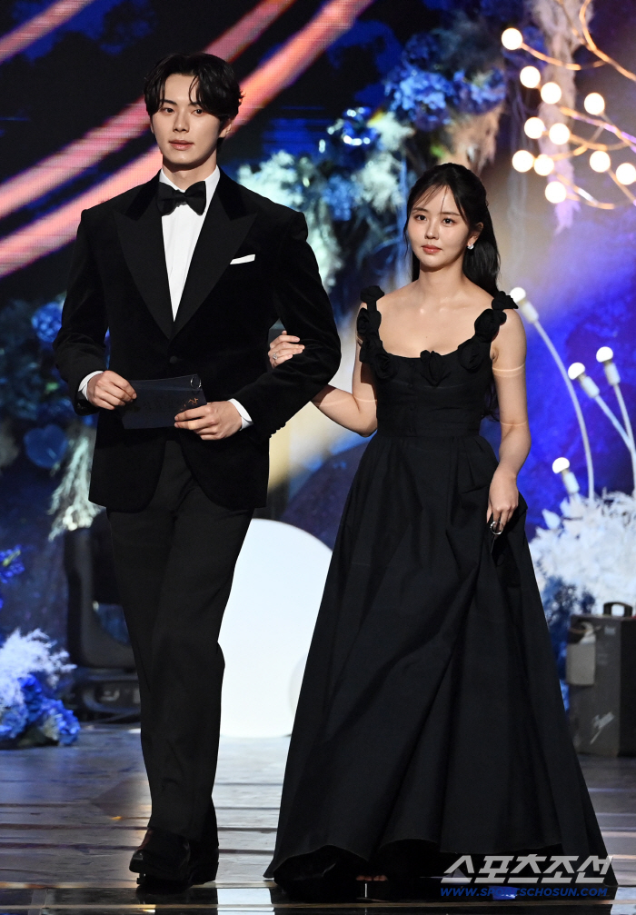  Lee Chae Min, Kim So Hyun, Sunnam, Sunnam, Sunnyeo