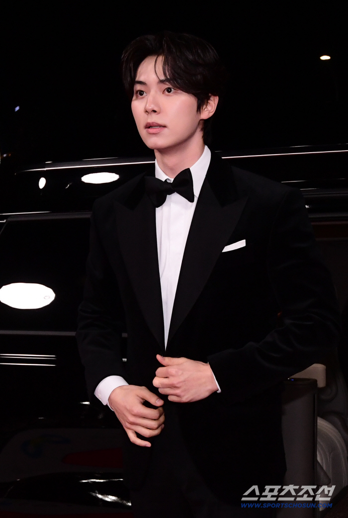  Lee Chaemin is perfect