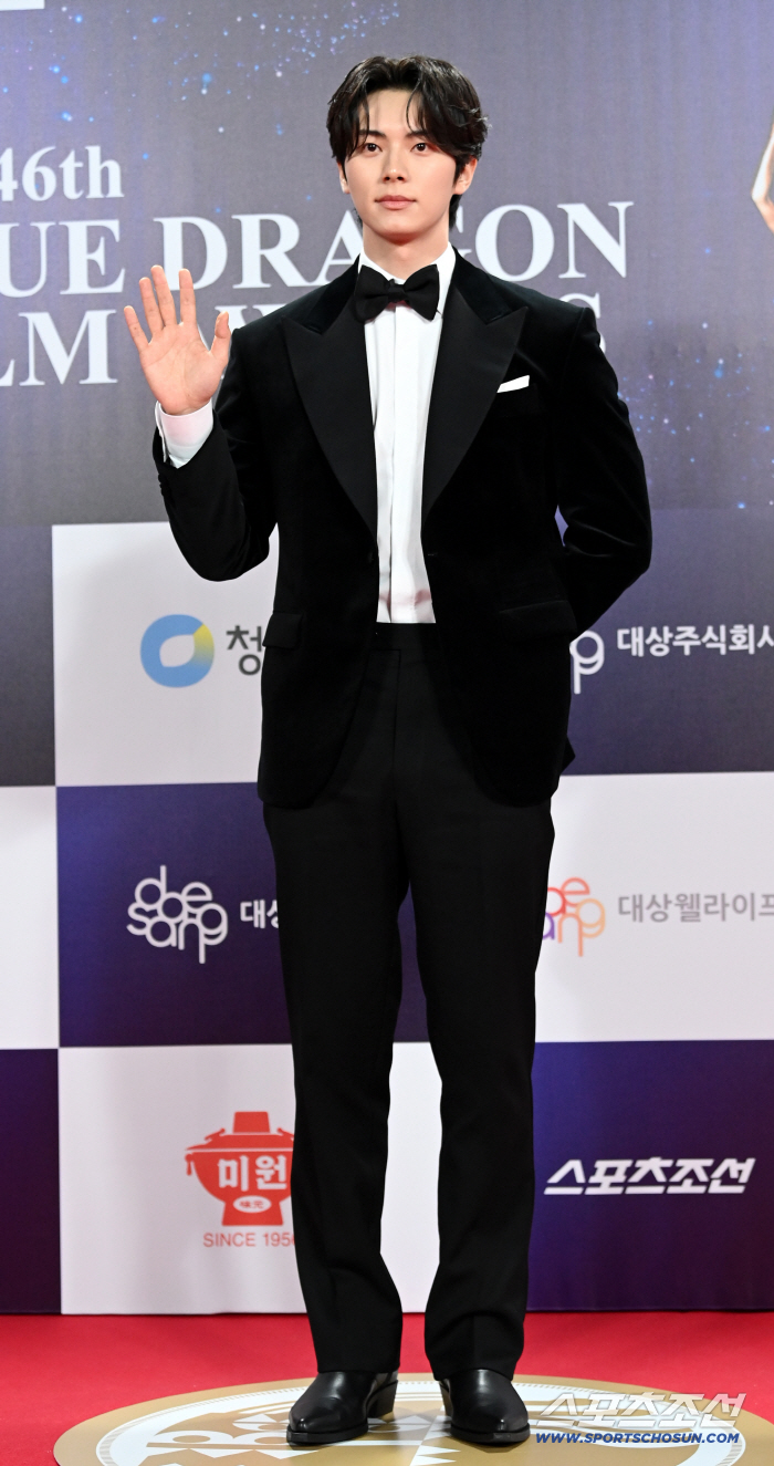  Lee Chaemin, selfish tall