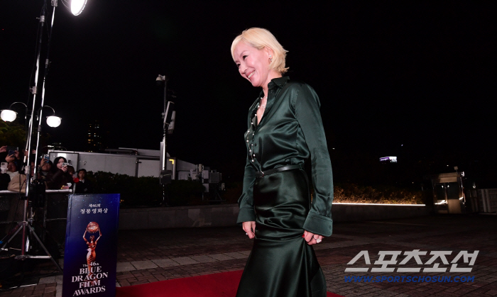  Lee Hyeyoung, elegantly